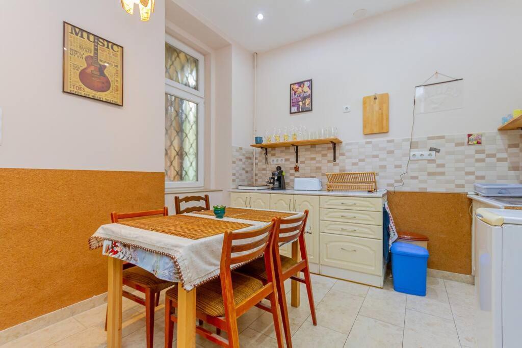 Synagogue Loft 3br Free Parking * Budapest
