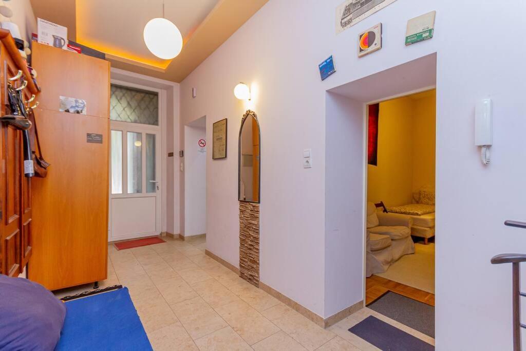 Synagogue Loft 3br Free Parking Appartement Budapest