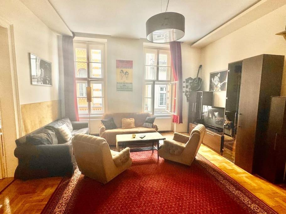 Synagogue Loft 3br Free Parking Budapest