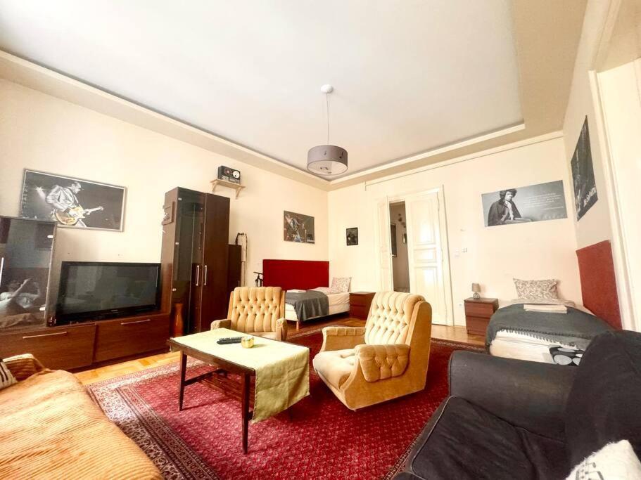 Synagogue Loft 3br Free Parking Appartement Budapest