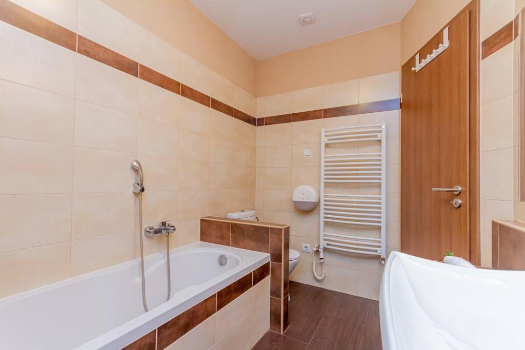 Synagogue Loft 3br Free Parking Apartament Budapesta